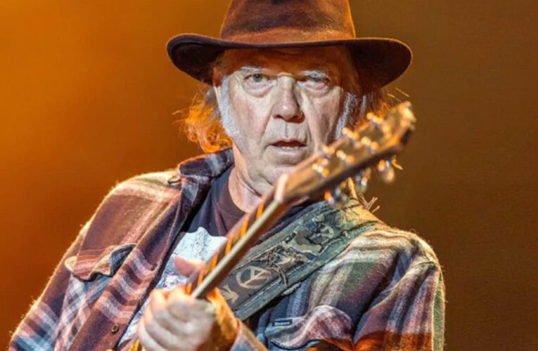 Neil Young Net Worth 2023