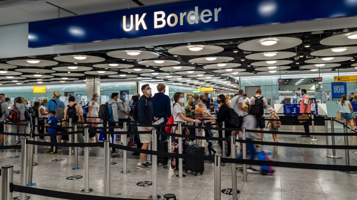 Passport e-gates back online after outage causes delays at UK airports